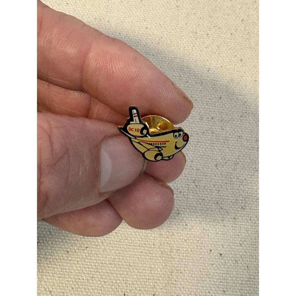 McDonnell Douglas DC-10 Cartoon Lapel Pin